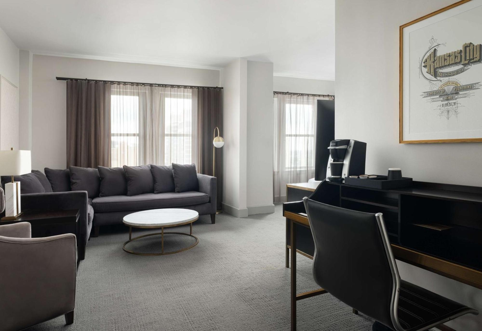 Hotel Phillips Kansas City, Curio Collection By Hilton Экстерьер фото